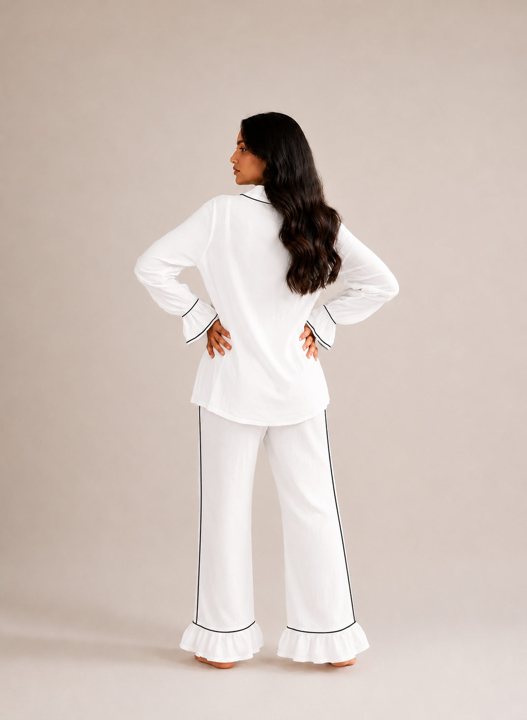 Pyjama femme Orchidée blanc et noir en gaze de coton, coupe moderne