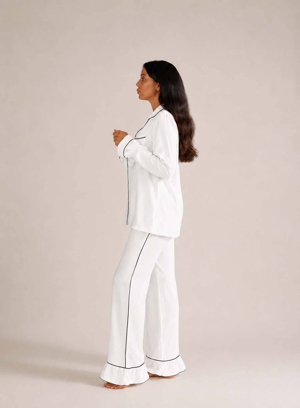 Pyjama Orchidée en gaze de coton blanche, col tailleur et biais noir